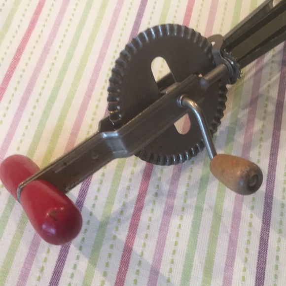 Vintage Rotary Hand Egg Beater Red Wood Handle - Picture 7 of 13